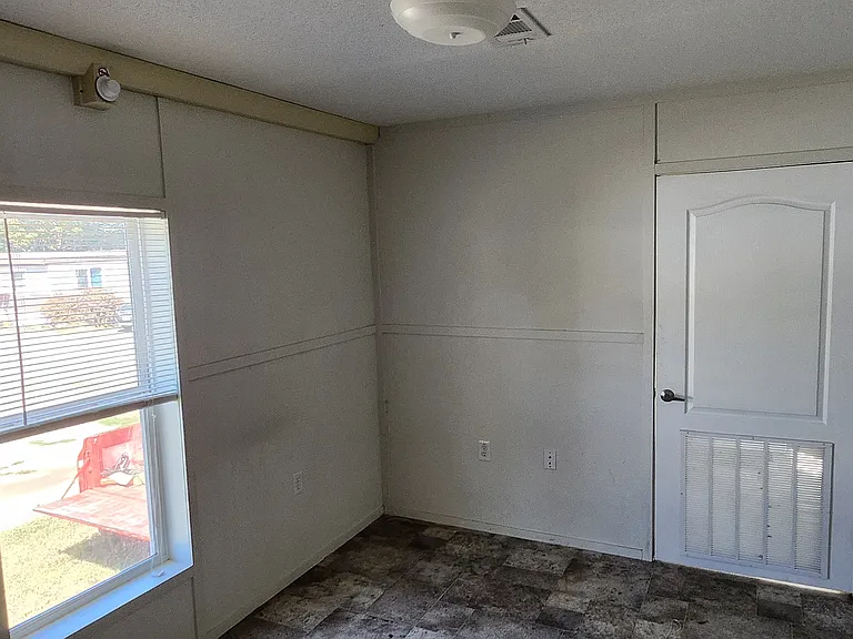 819 S Comstock Rd — Photo 13