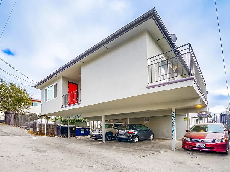 Stylish MidCentury Building in West Adams Park Tract — Photo 42