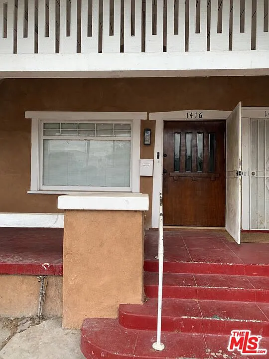 2 bed, 1.0 bath, 1301 sqft, $2,400 — Photo 2