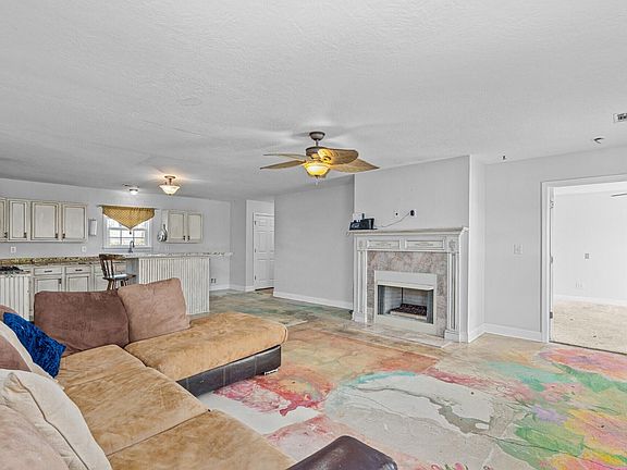 4th image of 125 Wood Trace Dr