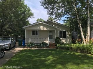 5643 Kalkaska St, Commerce Township, MI 48382