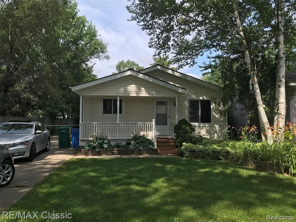 5643 Kalkaska St photo 1