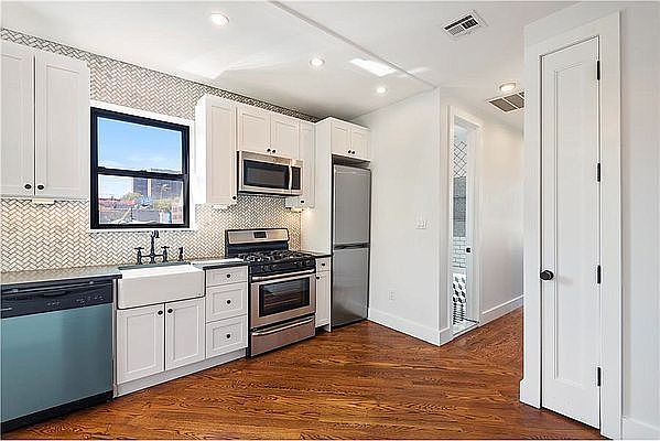 1st image of 2424 Dean St #3F