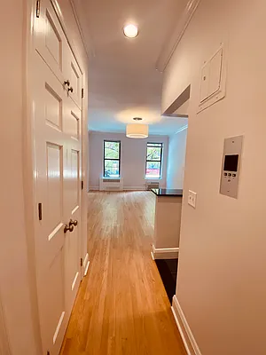 Rented by Metropolis Real Estate of Manhattan | media 25