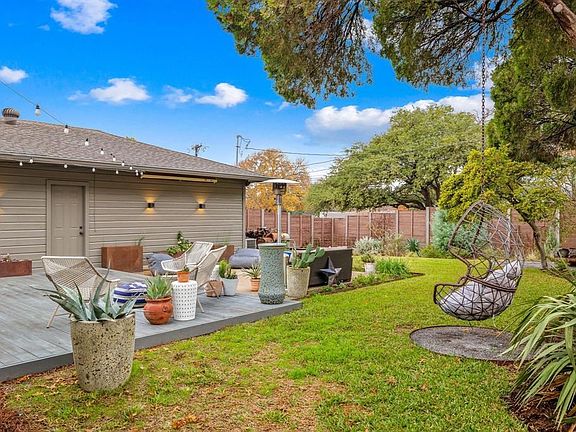 3rd image of 906 Blue Lake Cir