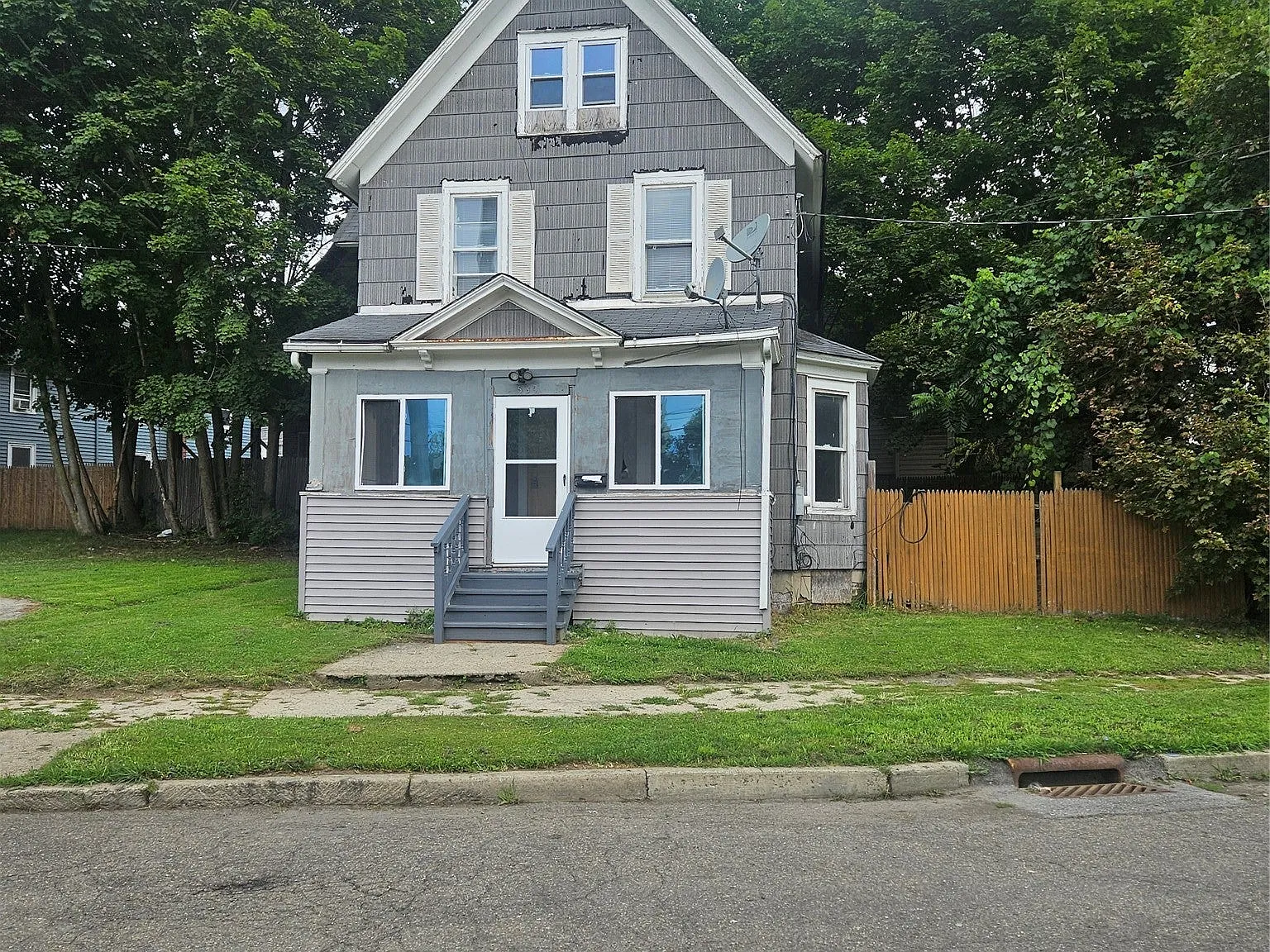 3 bed, 1.0 bath, 1315 sqft, $1,500 — Photo 2