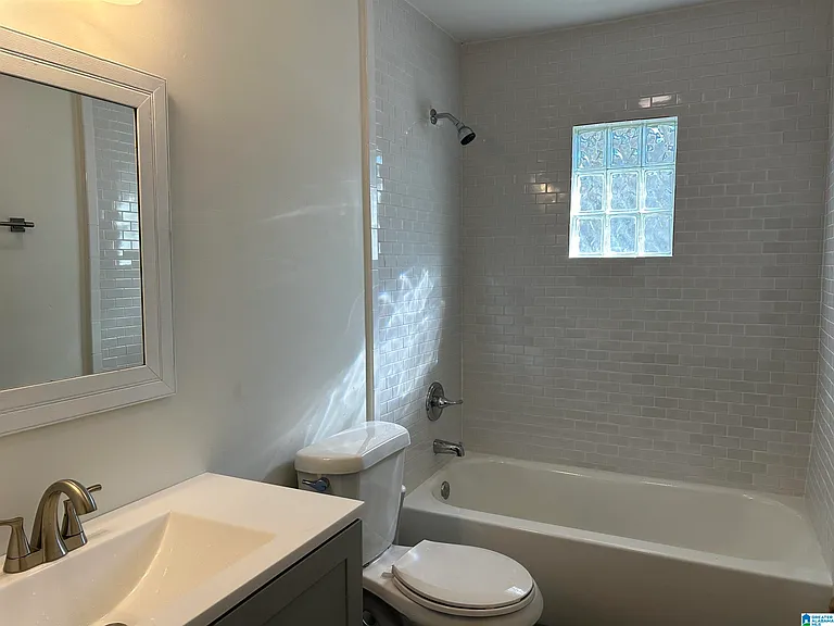 149 Daly St — Photo 8