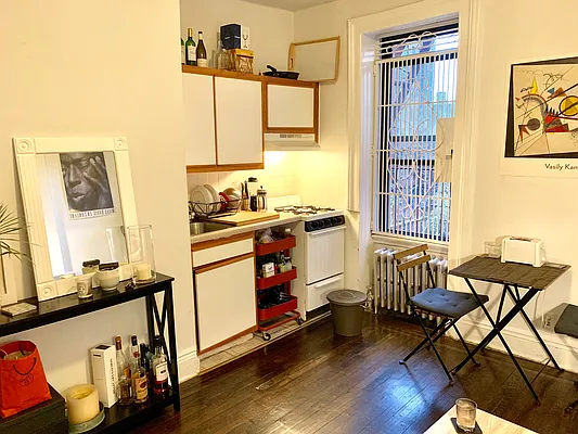 Rented by Douglas Elliman | media 7