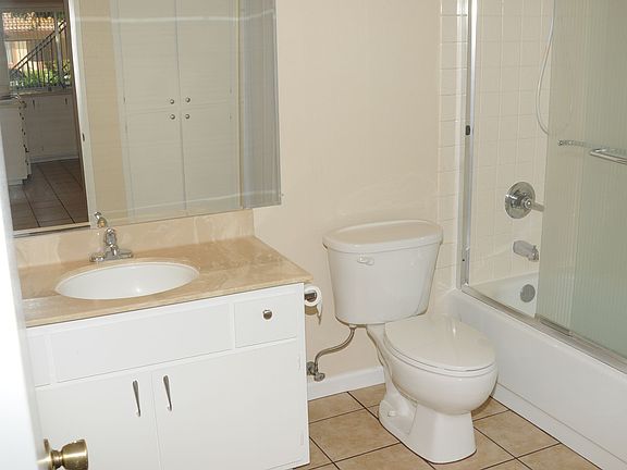 1 BATHROOM