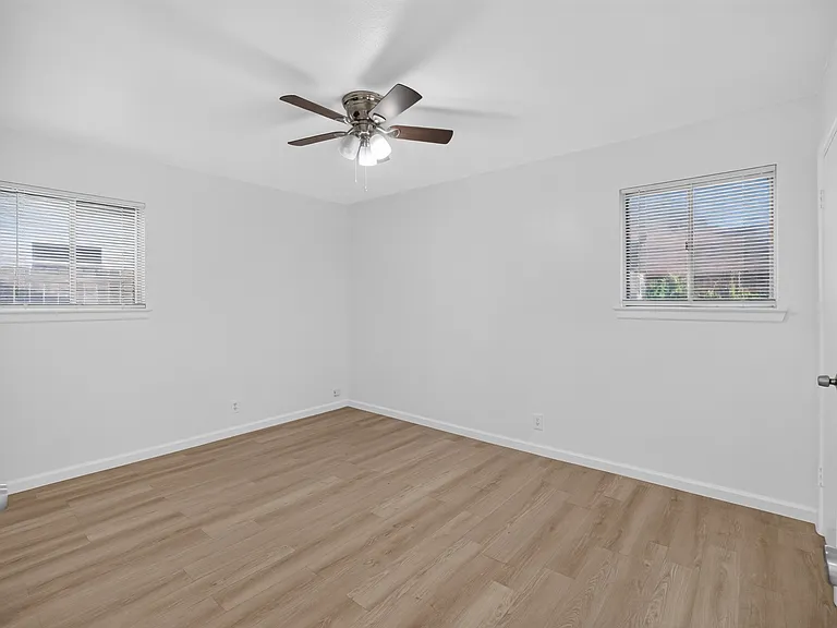 2210 Sycamore Dr — Photo 7