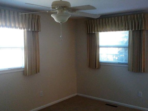 3rd image of 3081 Southdale Dr APT 2