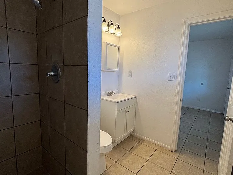 702 Adams Ave — Photo 8