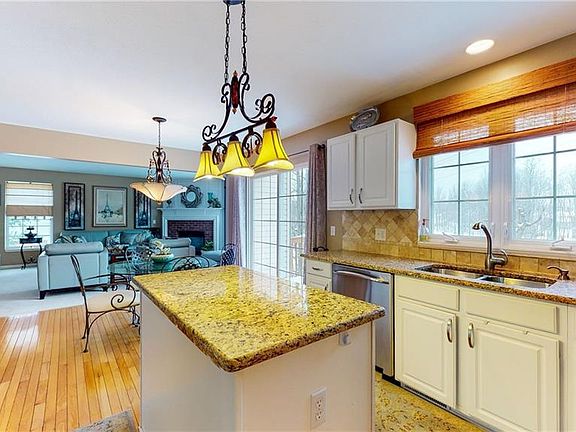 5th image of 1853 Maplegrove Dr