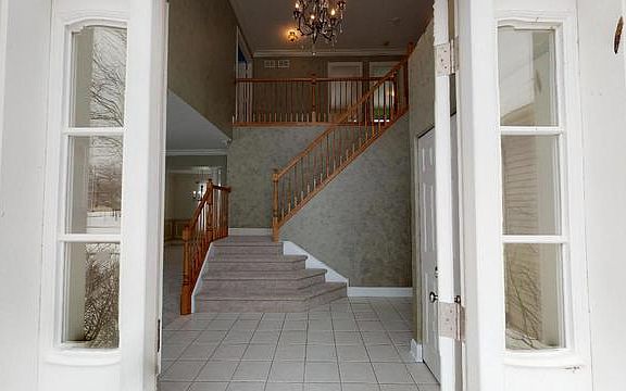 2nd image of 407 Oxford Ln