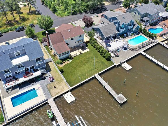 2nd image of 310 Cambourne Dr