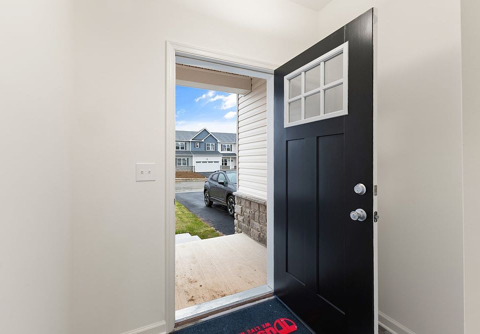 WR-34 Foyer