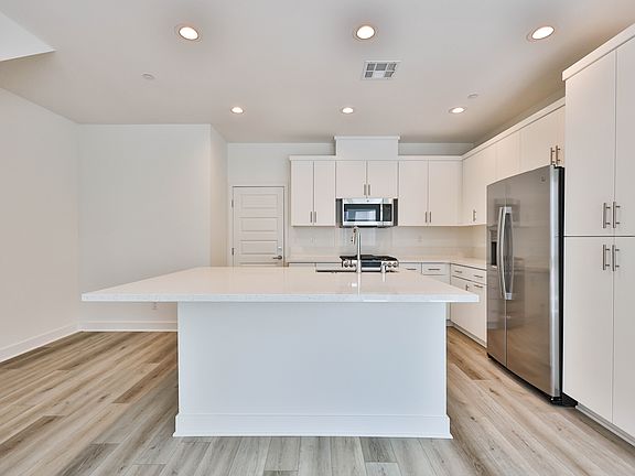 4th image of 10822 Sykora Ct