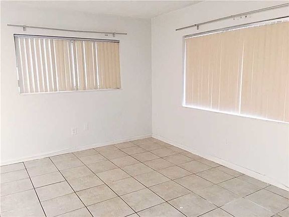 2nd image of 926 Michigan Ave APT 1