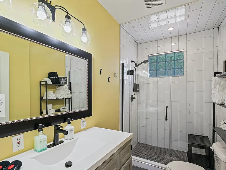 2036 Linden Ave — Photo 10