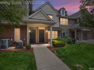 11325 N Woods Dr, Shelby Township, MI 48317