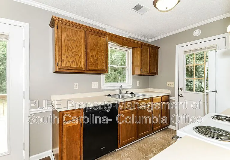 1204 Kennerly Rd — Photo 7
