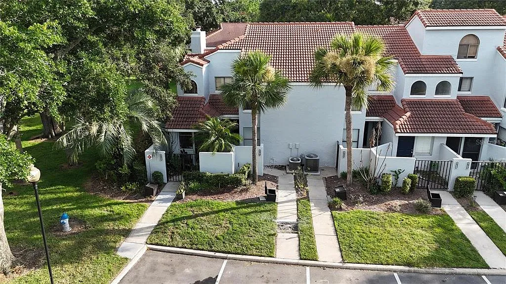 2 bed, 1.0 bath, 796 sqft, $1,550 — Photo 3