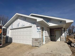 401 W South St, Calmar, IA 52132