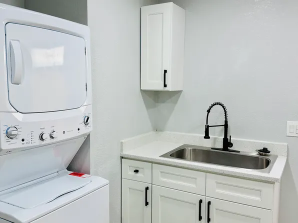 6100 Isleta Blvd SW #3, Albuquerque, NM 87105