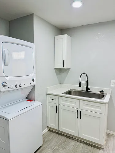 6100 Isleta Blvd SW #3 Photo 1