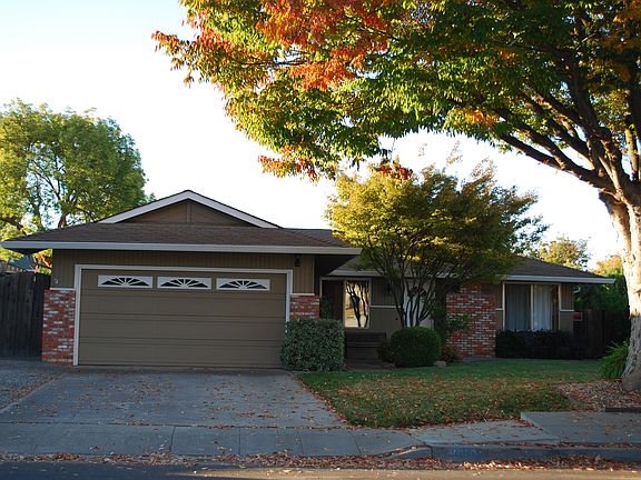 Front 809 Seminole Dr