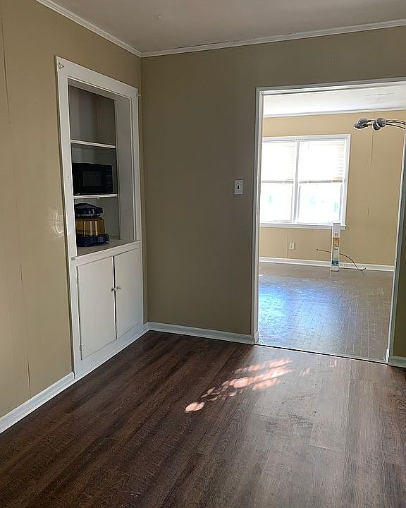 1st image of 117 W 15th Ave