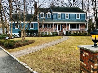 12 Rall Ct, Roseland, NJ 07068