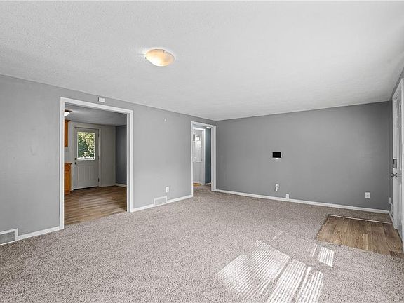 3rd image of 607 SW 8th St