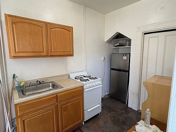 4th image of 11 Hart St #3F