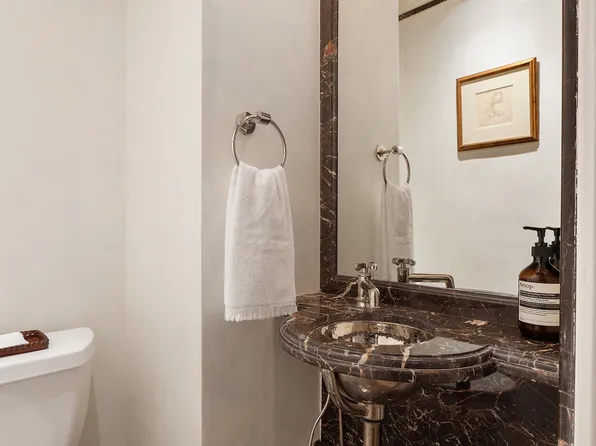 60 Sutton Place South image 15 of 18