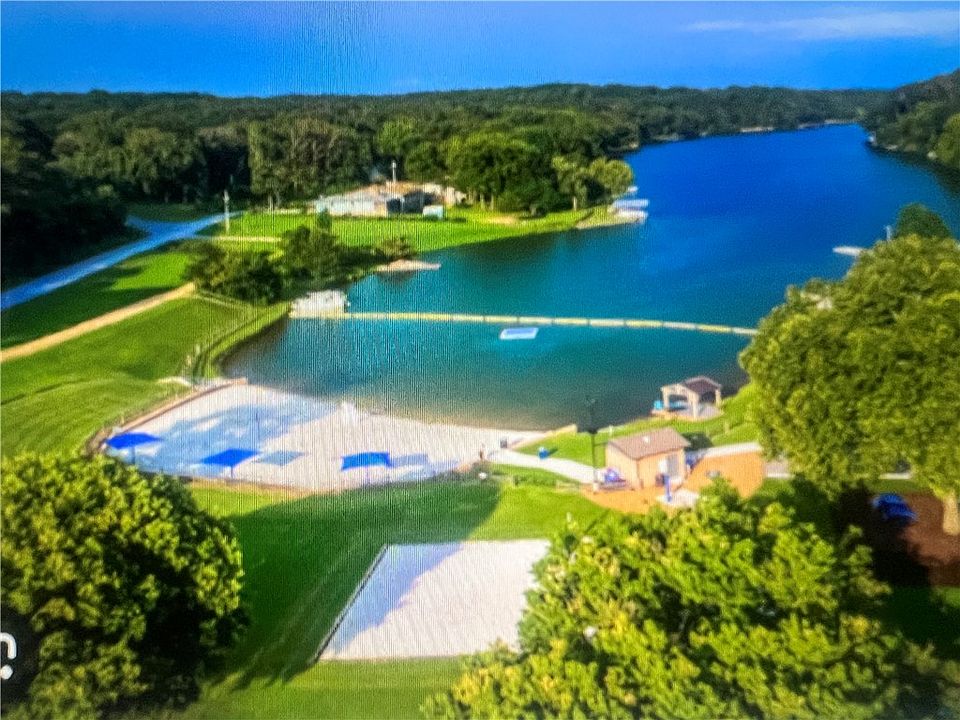 1st image of 4 Avon Ln #4