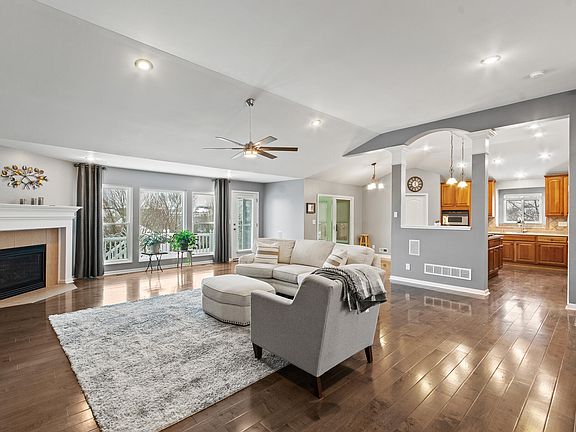 4th image of 250 Ridgepointe Dr