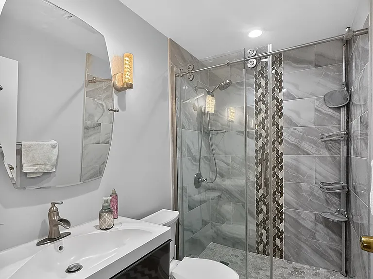 6416 N Orleans Ave — Photo 18