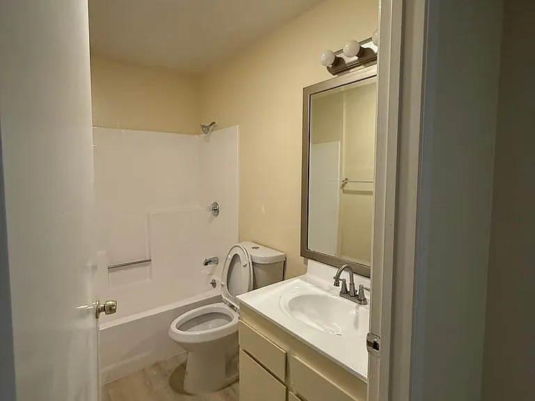 807Bunk — Photo 27