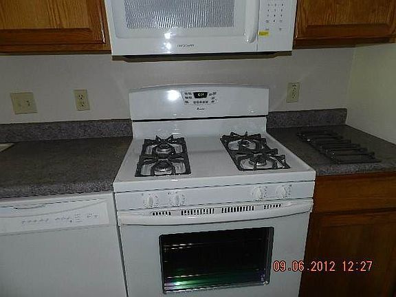 4th image of 3175 E Meadowood Ln