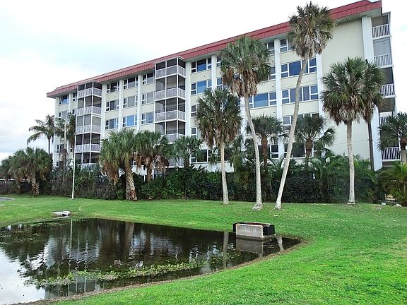 Bays Bluff Side View