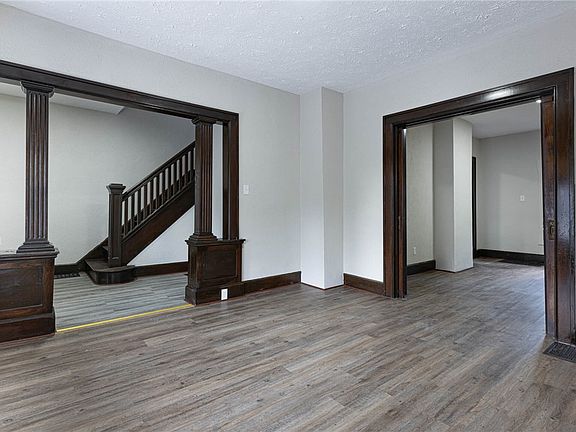 3rd image of 636 Wilfred Ave