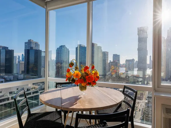 180 Morgan Street image 35 of 140