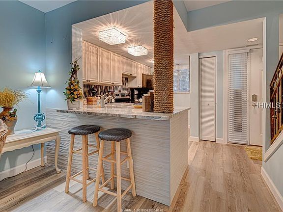 4th image of 5 Tanglewood Dr APT 205