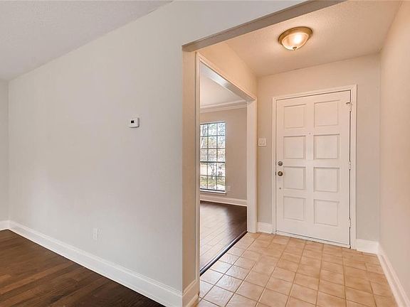 3rd image of 1702 Saint James Dr
