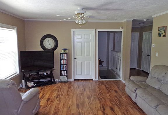 4th image of 5549 S Pine Dr