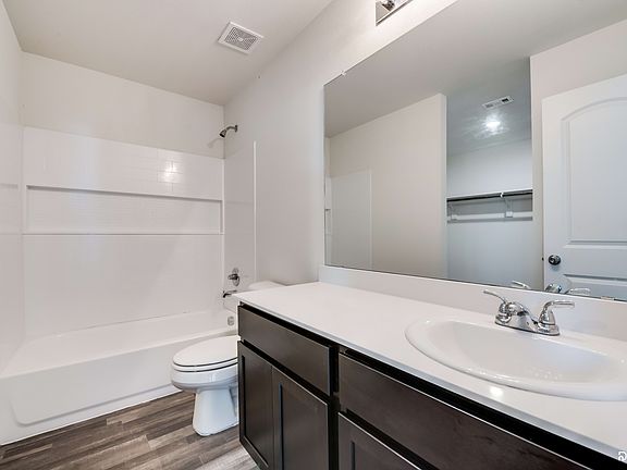 4th image of 301 Avenue A