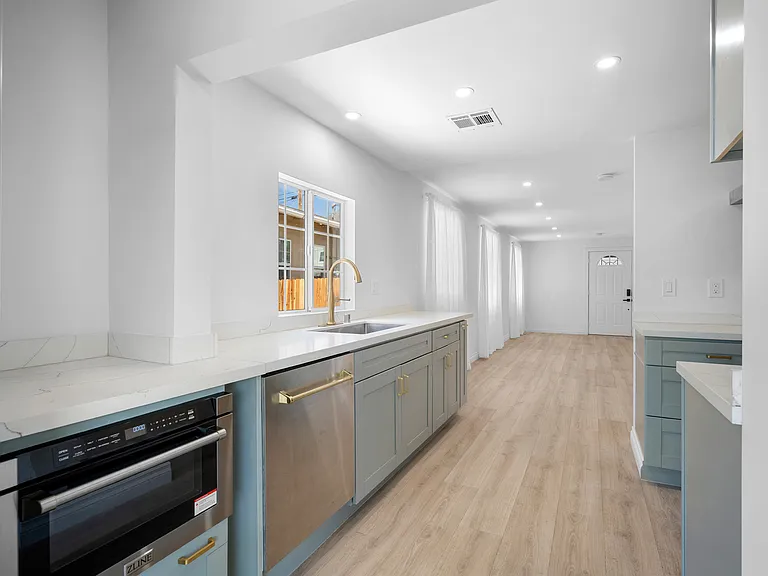 10607 Whitegate Ave — Photo 12