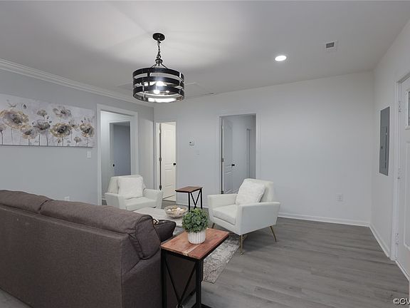 5th image of 1027 Farmer St