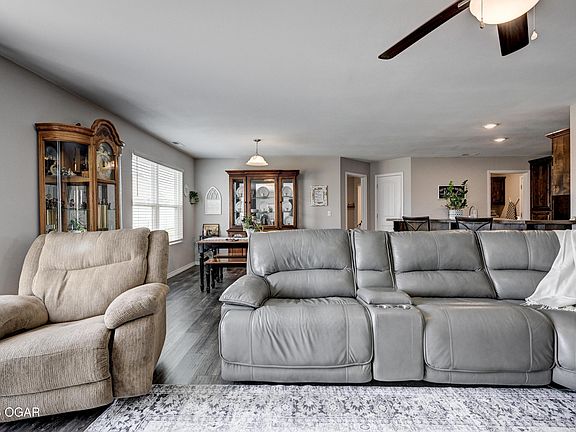 4th image of 17915 Laredo Rd